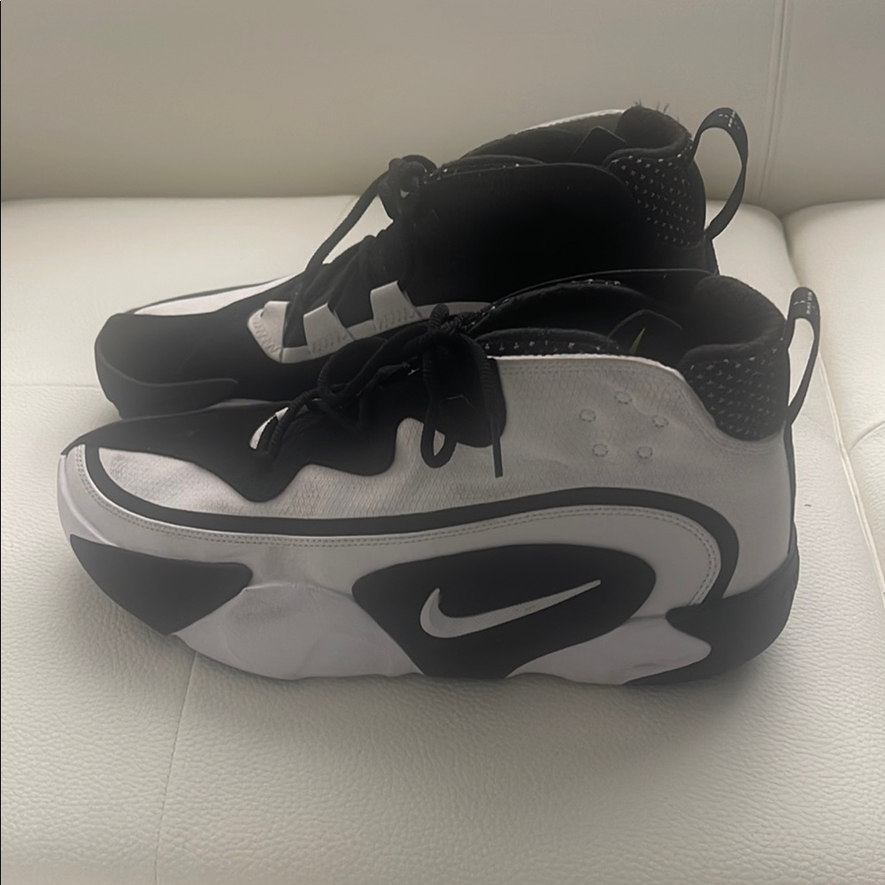Nike Black and White - Picture 4 of 10